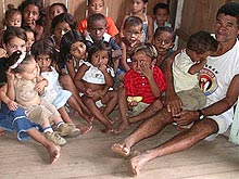 Gruppe von Kindern bei einem Gottesdienst