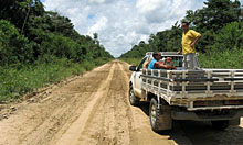 Ein Stück der Transamazônica, welche hier mit einer Mischung aus Sand und Lehm geflickt wurde